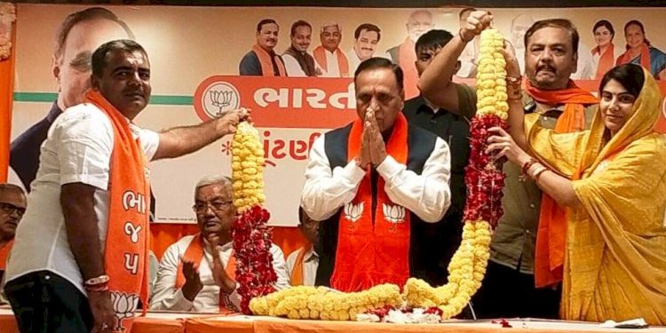 રાજ્યના પૂર્વ મુખ્યમંત્રી વિજય રૂપાણીની ઉપસ્થિતિમાં ભારતીય જનતા પાર્ટીના ચૂંટણી કાર્યાલયનું ઉદ્ઘાટન સંમેલન યોજાયું