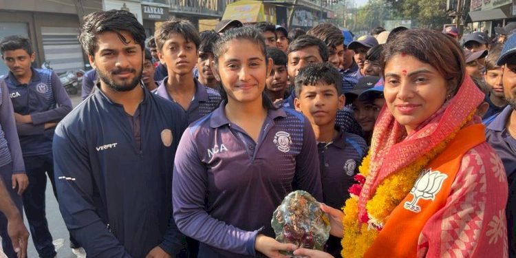 ઉત્તર વિધાનસભા વિસ્તારના ઉમેદવાર રીવાબા જાડેજાનો શહેર ભાજપ સંગઠનના હોદ્દેદારો અને વિશાળ કાર્યકરો સાથે વોર્ડ નંબર-3 માં લોક સંપર્ક