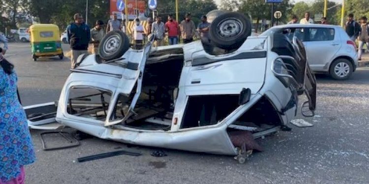 સ્કુલવાન મારી પલ્ટી, 10 વિદ્યાર્થીઓ થયા ઈજાગ્રસ્ત