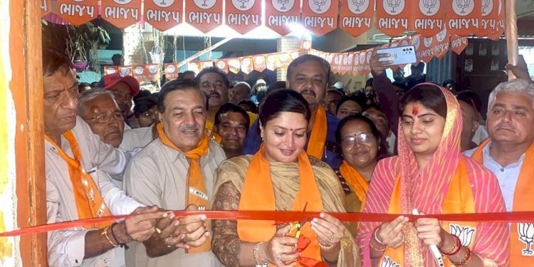 જામનગર:78-ઉત્તર વિધાનસભા વિસ્તારના યુવા અને શિક્ષિત ઉમેદવાર રિવાબા જાડેજાના વોર્ડ નંબર-4 ના મધ્યસ્થ ચૂંટણી કાર્યાલયનો પ્રારંભ