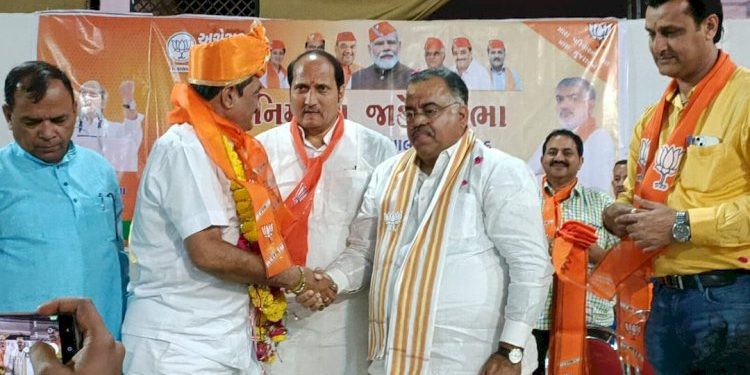 ખંભાળિયા કોન્ગ્રેસમાં મોટાં ભંગાણથી BJP ની બલ્લે બલ્લે: દ્વારકા જિલ્લામાં સોપો પડી ગયો ! 