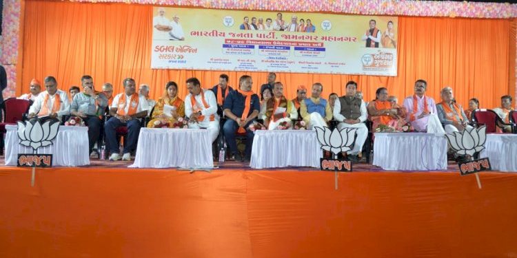 ઓશવાળ સેન્ટરમાં ઉત્તર પ્રદેશના પૂર્વ નાયબ મુખ્યમંત્રી દિનેશ શર્માની ઉપસ્થિતિમાં જંગી જાહેરસભા યોજાઈ