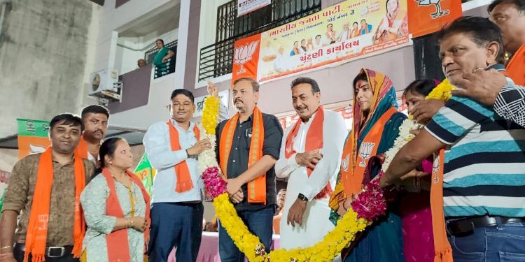 વોર્ડ નંબર 2 અને ૩ માં ભાજપના ઉમેદવાર રીવાબા જાડેજાના  ચૂંટણી કાર્યાલયનો શુભારંભ..