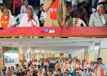 બેડ ગામે યોજાયેલ સ્નેહમિલન અને કાર્યાલય ઉદ્ઘાટનમાં હાજર સતવારા જ્ઞતિના સૌ અગ્રણીઓએ રાઘવજી પટેલને ખુલ્લો ટેકો જાહેર કર્યો