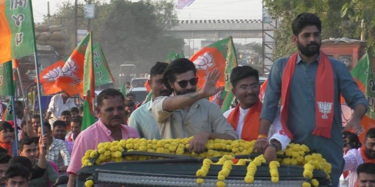 ખંભાળિયામાં ભાજપના ઉમેદવાર મુળુ બેરાનાં સમર્થનમાં રવિન્દ્ર જાડેજાનો ભવ્ય રોડ-શો, 