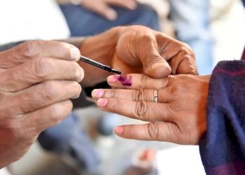 વડાપ્રધાન-મુખ્યમંત્રી દ્વારા મતદાન: બીજાં તબક્કાનું શાંતિપૂર્ણ મતદાન શરૂ…