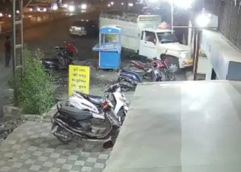 બેકાબુ બનેલ બોલેરો આ રીતે ઘુસી ગઈ “બાપાના બગીચામાં”… એક યુવક કચડાઈ ગયો 