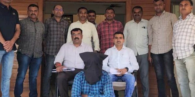 ફોરેસ્ટ ગાર્ડ પર હુમલો કરનારને SOG એ ત્રણ હથિયારો સાથે ઝડપી પાડ્યો 