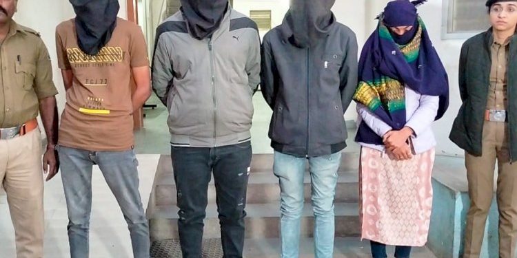 વેપારીને હનીટ્રેપમાં ફસાવી 10 લાખની માંગણી કરતા મહિલા સહિત ચાર આરોપી ઝડપાયા