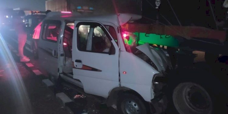 બંધ ટ્રક પાછળ ઘુસી ગઈ ઇકોકાર, 3 યુવકોના મોત