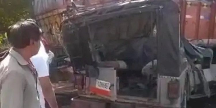 જીપનું ટાયર ફાટતા ટ્રકમાં ઘુસી ગઈ, 6 ના મોત 