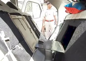 પોલીસે કાર રોકી…ચેકિંગ કરતા મળ્યું ચોરખાનું…ખાનામાંથી મળી આવ્યા 1 કરોડની કિમતના…