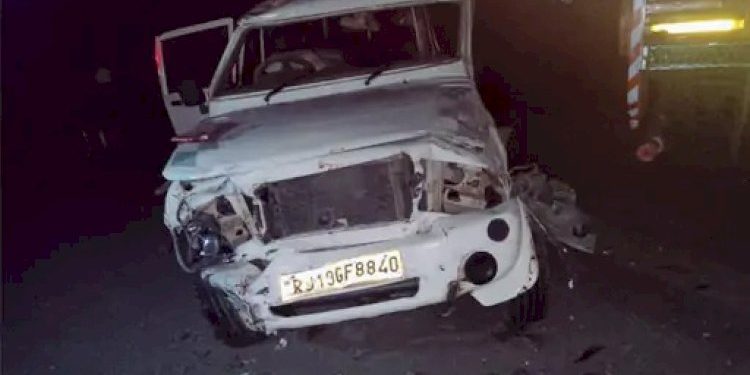 પીકઅપનું ટાયર ફાટ્યું…ડીવાઈડર કુદી ગઈ..અને આ રીતે થયા 4 ના મોત