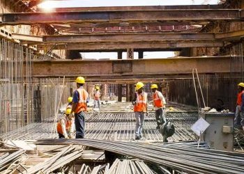 પહેલી મે “શ્રમિક દિવસ” પૂર્વે જ, ગુજરાતમાં શ્રમિક વેતન મુદ્દે ઘમાસાણ !