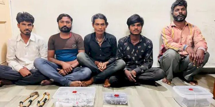 ગિલોલ ગેંગના 5 શખ્સો પોલીસ સકંજામાં, કેમ કહેવાય છે ગિલોલ ગેંગ વાંચો