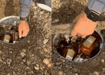 ફળિયામાં એવી રીતે દાટ્યો હતો દારુ કે પોલીસ પણ દંગ રહી ગઈ