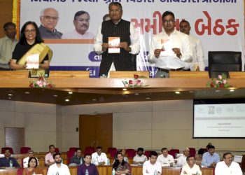 ગાંધીનગર ખાતે રાજ્યના તમામ જિલ્લા વિકાસ અધિકારીઓની સમીક્ષા બેઠક યોજાઈ