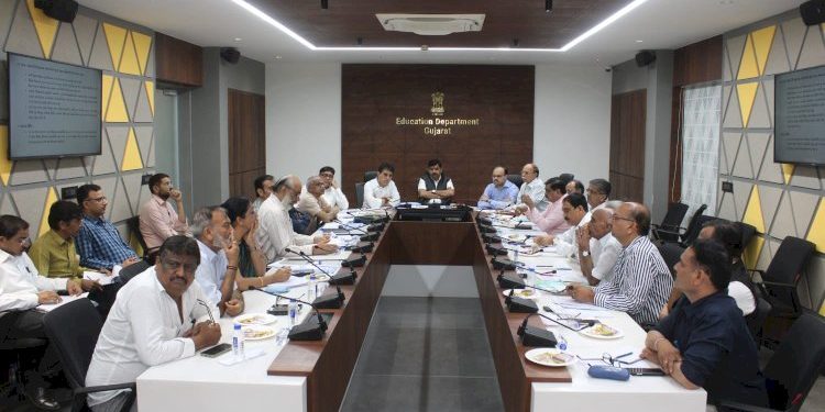 શૈક્ષણિક સંઘો અને શિક્ષણમંત્રી વચ્ચેની બેઠકમાં શું નિર્ણયો લેવાયાં ?