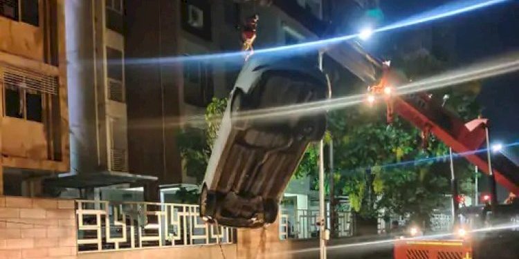 ગાંધીનગર: 4 હથીયાર અને 200થી વધુ કાર્ટીસ બિનવારસી કારમાંથી મળી આવ્યા