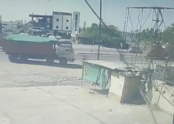 ઢાળ પર પાર્ક થયેલ ડમ્પર ડ્રાઈવર વિના ચાલવા લાગ્યું, 2 ના મોત 