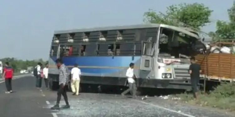 બસ બંધ આઈશર સાથે અથડાઈ, 1 નું મોત