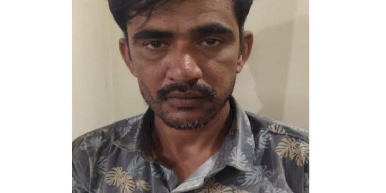 નકલી પોલીસે કોઈને ના મુક્યા, ક્યારેક બાઈકવાળા, ટાયરવાળા, મોબાઈલના દુકાનદાર, પ્રોવિઝન સ્ટોર સહિતના વેપારીઓને આપી ધમકી
