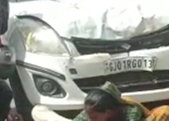 રોડ ક્રોસ કરી રહેલ 3 ને કચડી કારચાલક ફરાર