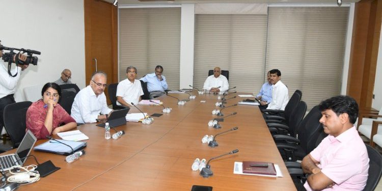 આ વર્ષે બનેલા રસ્તાઓમાં ચોમાસામાં ક્ષતિ થશે તો સંબંધિતો સામે પગલાં લેવામાં ખચકાટ નહિં રખાય : CM