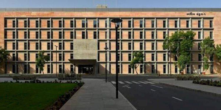 મૃદુ અને મક્કમ મુખ્યમંત્રી દ્વારા કલંકિત મહેસૂલ વિભાગમાં વ્યવસ્થિત સાફસફાઈ