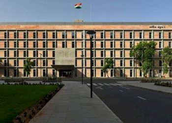 રાખડીઓ અને દીવડાઓ મારફત પણ વિરોધ નોંધાવી શકાય છે !!