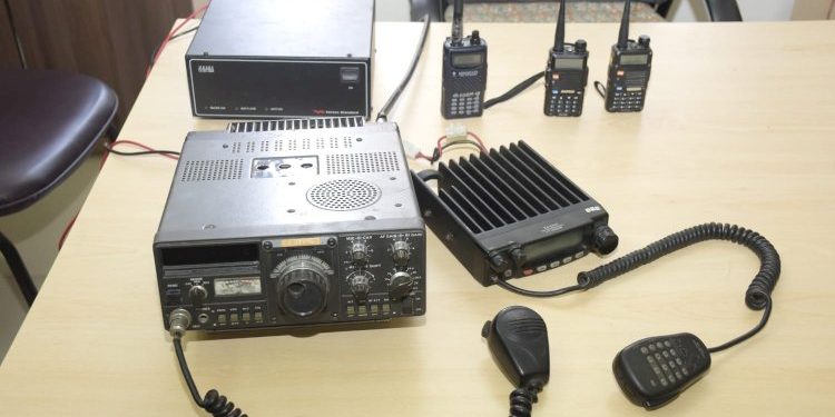 કુદરતી આપદામાં જ્યારે તમામ પ્રકારના સંદેશા માધ્યમો ખોરવાય છે ત્યારે કામ આવે છે હેમ રેડિયો સિસ્ટમ શું છે આ સીસ્ટમ વાંચો…