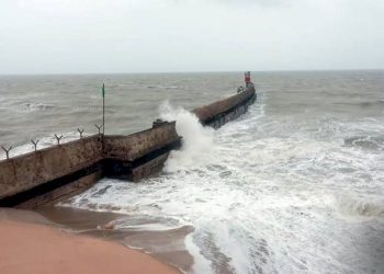 આફતની આંધી પણ જાનહાનિ નહીં, કચ્છ છોડી રહ્યું છે વાવાઝોડું…..