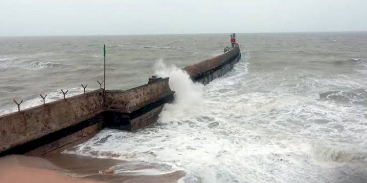 આફતની આંધી પણ જાનહાનિ નહીં, કચ્છ છોડી રહ્યું છે વાવાઝોડું…..