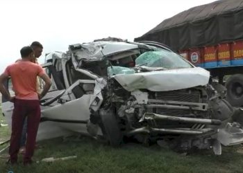 કાર અને ટ્રક વચ્ચે અકસ્માત, 3 ના મોત