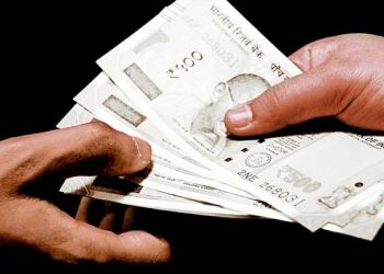 દારૂના કેસમાં 50,000 નું સેટિંગ કરનાર પોલીસકર્મી એસીબીની હાથે ઝડપાઈ ગયો