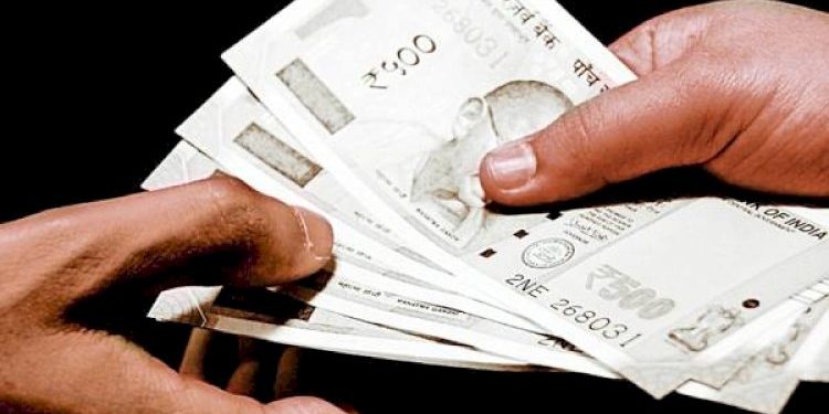 દારૂના કેસમાં 50,000 નું સેટિંગ કરનાર પોલીસકર્મી એસીબીની હાથે ઝડપાઈ ગયો