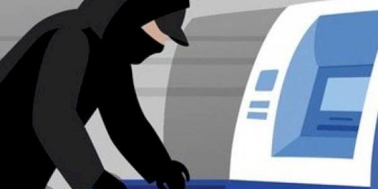 ATM મશીનમાં ચીપીયો ફસાવી દઈ માલ કાઢી લેતી ગેંગ સંકજામાં આવી