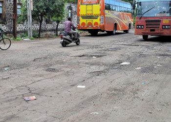 મુખ્યમંત્રીએ માર્ગ મકાન વિભાગના આ ઉચ્ચ અધિકારીને તાપ આપ્યો….