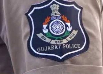 ‘ખાખી’ વસ્ત્રોમાં સજ્જ થઈને સોશિયલ મીડિયામાં ‘ખેલ’ ન કરો…