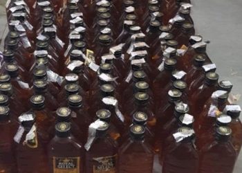 પોલીસે પકડેલાં દારૂમાં, ખુદ પોલીસકર્મીઓએ ખેલ પાડયો  !!