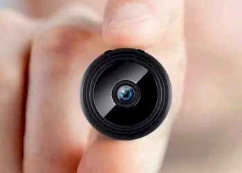 બેન્ક્ના મહિલા વોશરૂમ બાદ હવે અહી પડોશી બાથરૂમમાં સ્પાય કેમેરો લગાવી ગયો