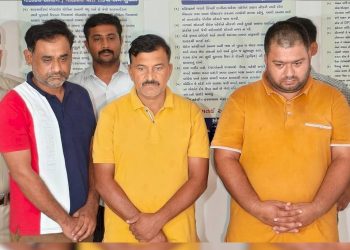 જમ્મુથી ગુજરાત સુધી ‘સલામત’ રીતે પહોંચી ગયા 800 હથિયાર !!