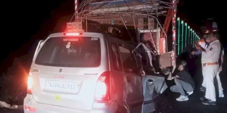 આઈશર પાછળ ઘુસી ગઈ કાર 3 યુવકોના થયા મોત