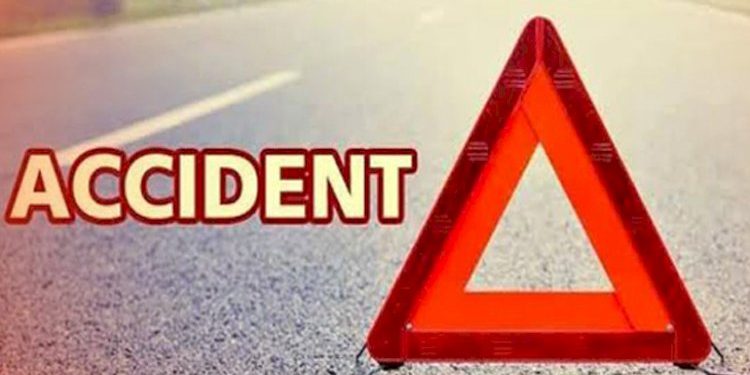 સામેથી આવતા ટ્રકે કારને મારી ટક્કર, 4 યુવકોના મોત
