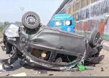 ઓવરબ્રિજ પરથી કાર નીચે ખાબકી પછી…