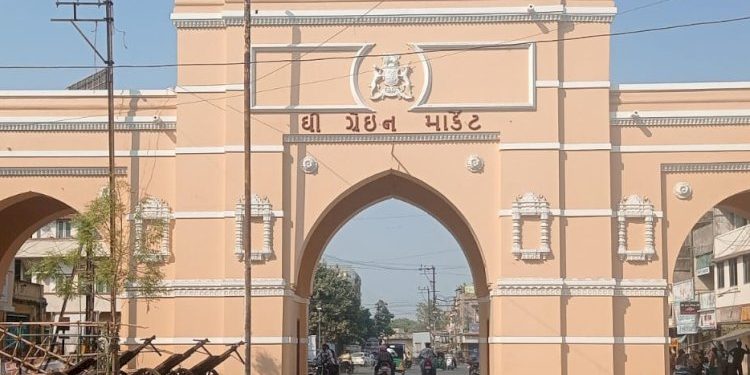 ત્રણ દરવાજા: 89 વર્ષ બાદ રૂ. 41 લાખના ખર્ચે રિનોવેશનથી થયા ચકચકિત