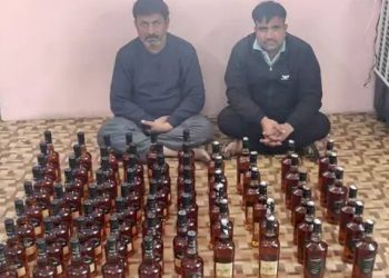 આર્મી કેન્ટીનમાંથી દારૂ અને બિયર લાવી અને બહાર ઊંચા ભાવે વહેચાણ કરતા હતા 