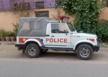 પોલીસે PCR વાનમાં જ ગ્લાસ ટકરાવ્યા..!