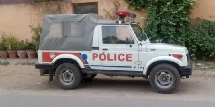 પોલીસે PCR વાનમાં જ ગ્લાસ ટકરાવ્યા..!