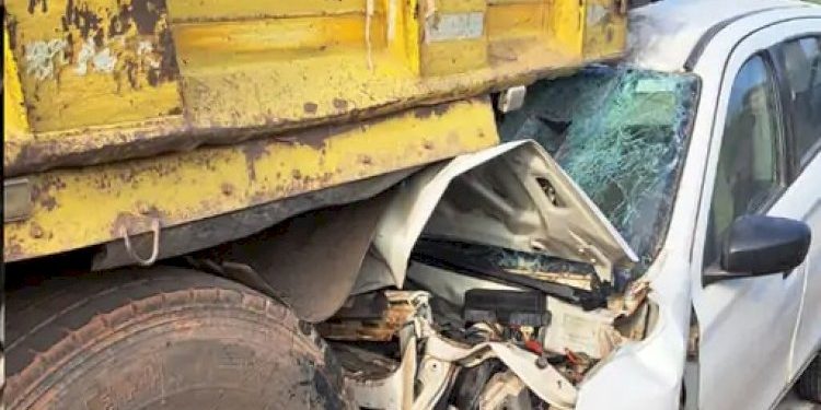 ડમ્પર પાછળ ઘુસી ગઈ કાર, એક જ પરિવારના 3 ના મોત